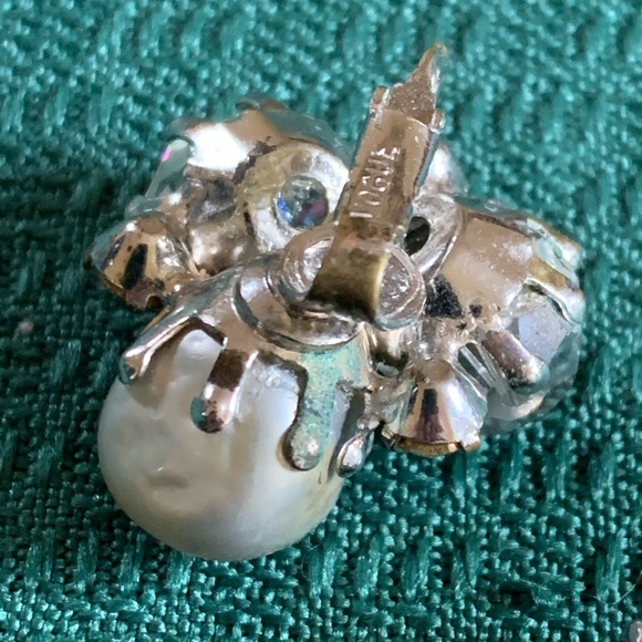 Vintage Vogue 1950s Cluster Earrings Clip On Green Rhinestone with Crystal Beads - Picture 8 of 9